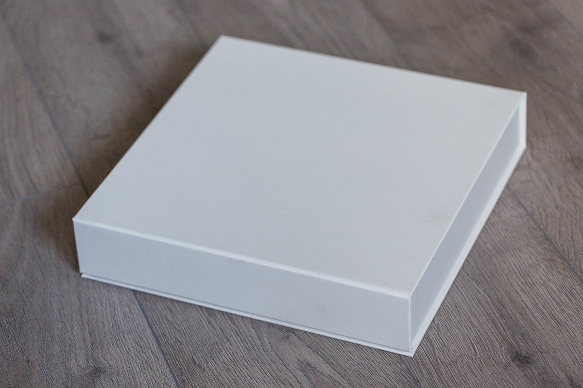SkyBook Studio Classic Box White