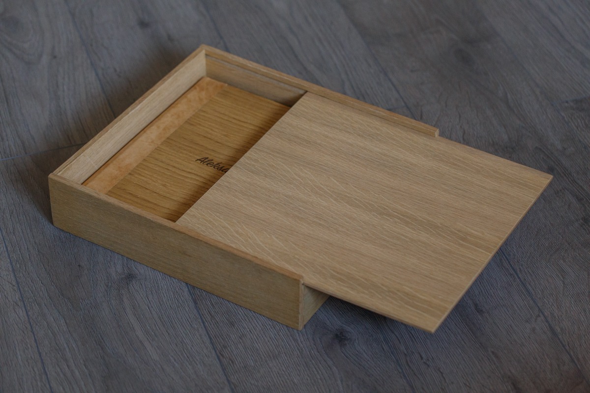 SkyBook Studio Standard Wood Box Graviranje