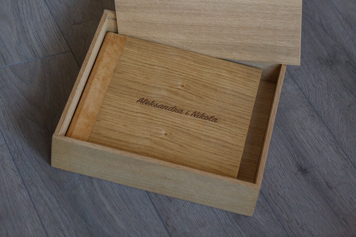 SkyBook Studio Standard Wood Box Graviranje